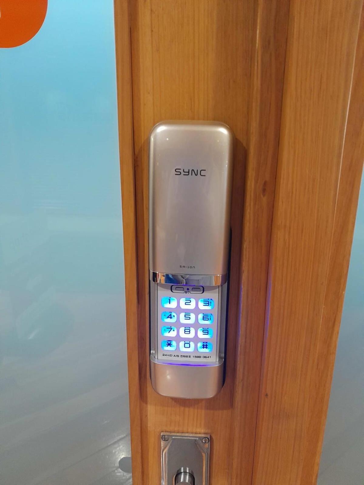 Lovely Bright Apartment With Balcony Pool And Gym Auckland Zewnętrze zdjęcie